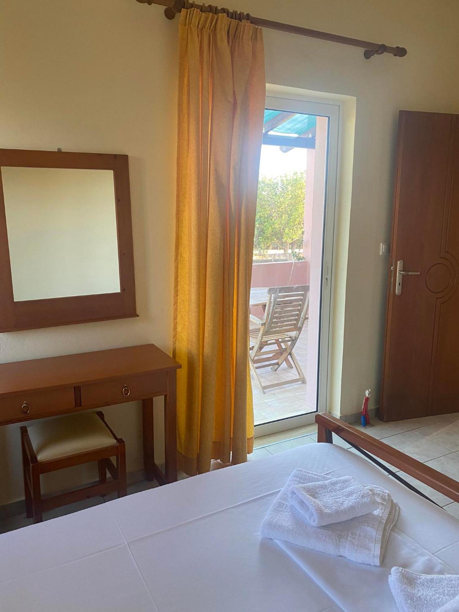 פראנגוקאסטלון Kioni Villas מראה חיצוני תמונה